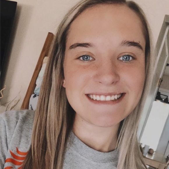 Meet your Posher, Carleigh - Picture 1 of 1